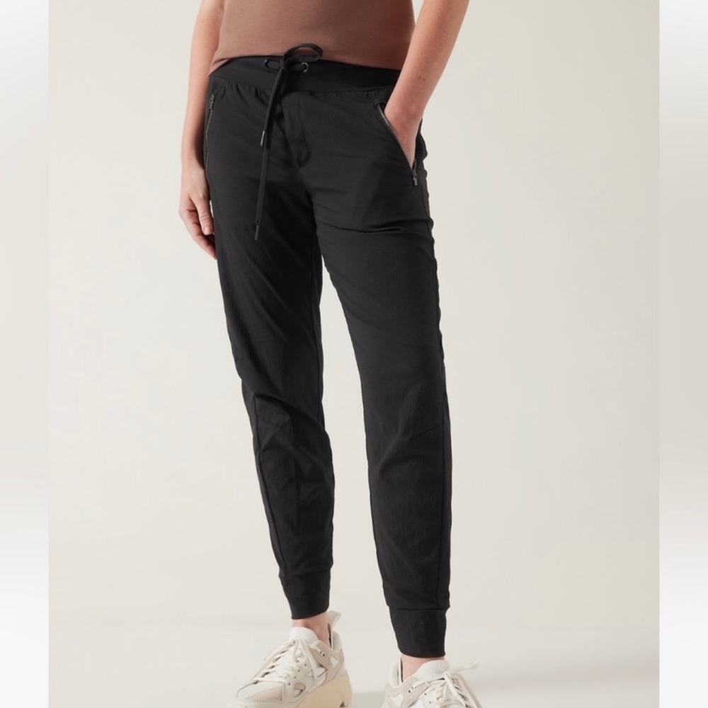 Athleta Headlands Hybrid Trek Jogger Black